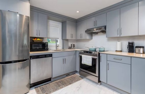 Sunset House | 3BR/2baths private House with Patio,10 min YVR/20 min D/T, 4 BEDS, 8 guests