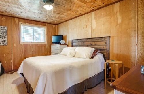 Terra Nova House | 3BR A-Frame Cabin By Scenic Pond, HotTub, Firepit