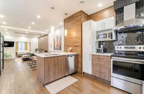 Latin Quarter Apartment | 3BR Apt DT/King Bed/Indoor Parking/AC