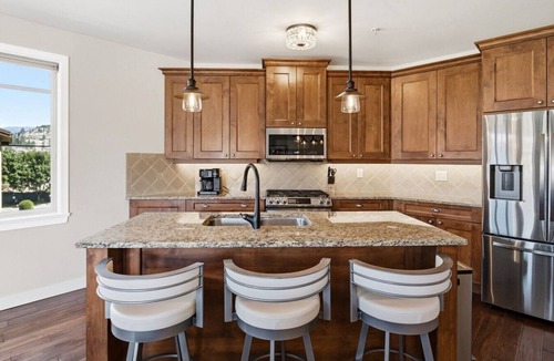 Westbank Condo | 3BR Condo | Lake & Pool Views | Beach Resort