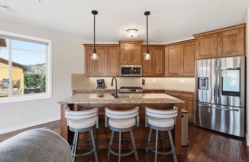 Westbank Condo | 3BR Condo | Lake & Pool Views | Beach Resort