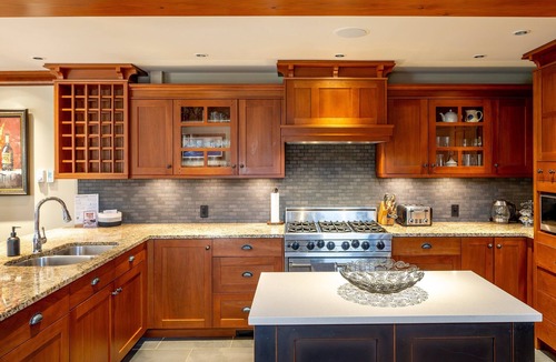 Upper Village House | 3BR + Den | Walk to Slopes | Hot Tub | Garage (Gear Storage Only)