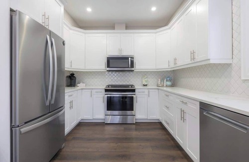 Crystal Beach House | 3BR Family Retreat | Games/parking/BBQ | Sleeps 8!