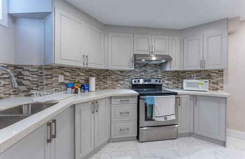 Mount Pleasant Apartment | 3BR Hideout Basement w/King Bed & Free Parking!
