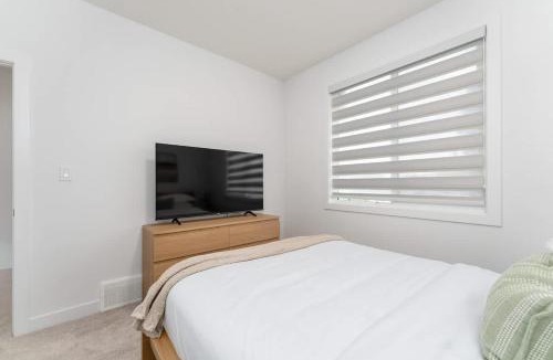 North Central Edmonton House | 3BR Home Near Rogers Place & NAIT with Garage Parking