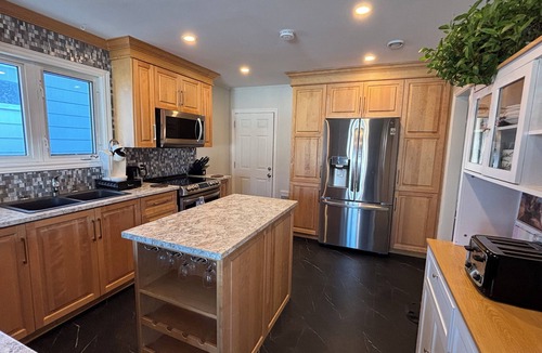 St. John's House | 3BR Less then 5 minutes from Downtown, Hospitals & Mall