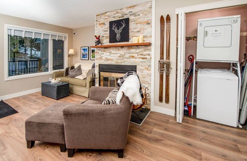 East Kootenay Apartment | 3BR Oasis with Private Hot Tub & Sauna. Walk to Ski Hill