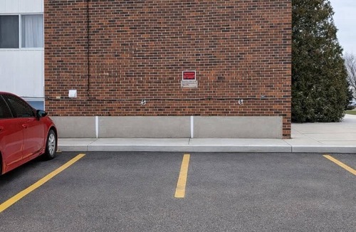 Pierrefonds-Roxboro Apartment | 3BR Pierrefonds - Cozy, Modern, Free Parking