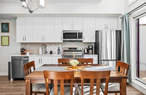 Harvie Heights Villa | 3BR Rockies Haven Near Banff w/Private Patio