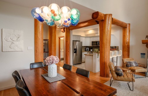 Nordic Estates House | 3BR | Taluswood | Ski-in/Ski-out | Private Hot Tub | Wood Burning Fireplace | Parking
