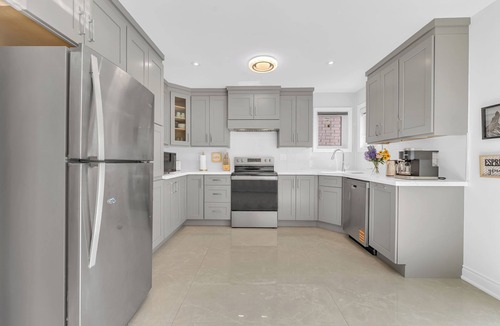 Brampton House | 3BR Work-Friendly Home + Office + FastWiFi + Parking
