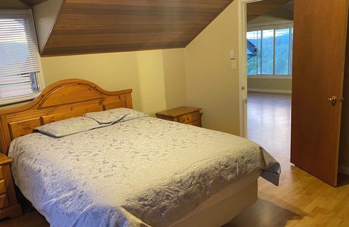Southeast Kelowna Other | 4 bed house, on Orchard with pool!