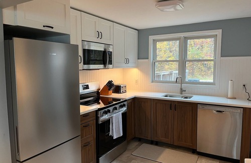 Ramara Cottage | 4 Bedroom, 7 bed Cottage - Sand and Crystal Clear Water, Lake Simcoe, Orillia