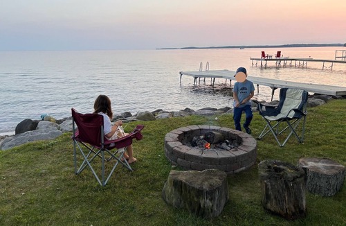 Ramara Cottage | 4 Bedroom, 7 bed Cottage - Sand and Crystal Clear Water, Lake Simcoe, Orillia