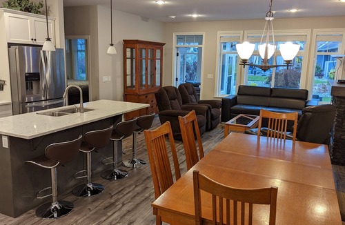 Okanagan-Similkameen Cottage | 4 Bedroom Cottage on Osoyoos Lake - Private Beach and Clubhouse