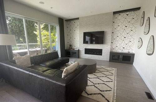 Lynn Valley House | 4 Bedroom Modern View Home in North Vancouver