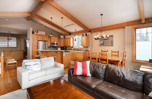 Snow Pine Estates Ski Chalet | 4 bedroom, Ski-in/ski-out, brand new private hot tub, Family friendly,