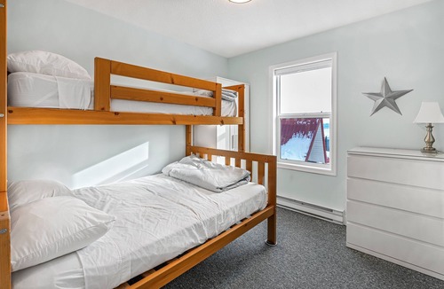 Silver Star Mountain Hotel | 4 Bedroom Suite - Ski-in Ski-out with Hot Tub & loft - Sleeps 17!