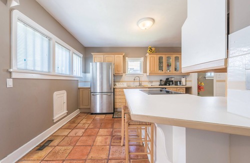 Rosedale House | 4 bedrooms+dens Large Single House