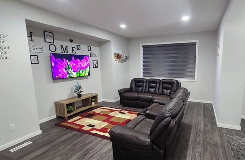 Winnipeg House | 4 - Bedrooms in Devonshire Cozy Haven