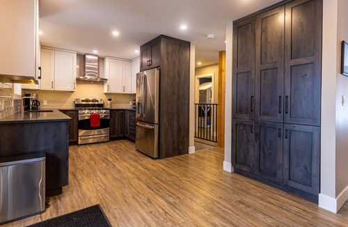 Fernie House | 4 Bedrooms l Sleeps 6 Adults & 2 Children l Hot Tub l Dog Friendly