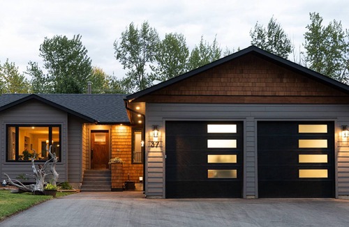 Fernie House | 4 Bedrooms l Sleeps 6 Adults & 2 Children l Hot Tub l Dog Friendly