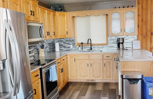 Saint Laurent Cabin | 4 season cabin on Lake Manitoba with 4 beds/2.5 baths and private beach