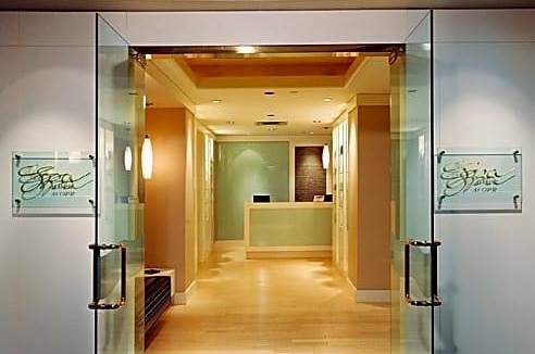 Victoria Hotel | 4-Star Hotel ∙ Delta Victoria Ocean Pointe
