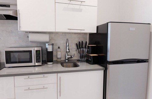 Plateau Mont Royal Apartment | #4 - Studio/Plateau/St-Denis/SelfCheck-In/AC/TV