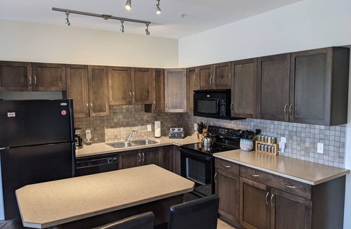 South Pandosy Condo | #401, Playa Del Sol Pool View 2 Bedroom