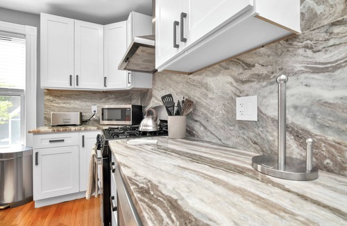Neponset - Port Norfolk Apartment | 4BD 2BA Spacious Duplex W/Parking. Walking Distance to MBTA & Restaurants