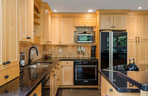 Blueberry Hill House | 4BR Blueberry Hill Estates | Bike & Gear Garage | Mountain Views | Steps to Trails