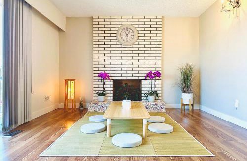 Renfrew-Collingwood House | 4BR Family Spacious Home - Near SkyTrain - Free Parking