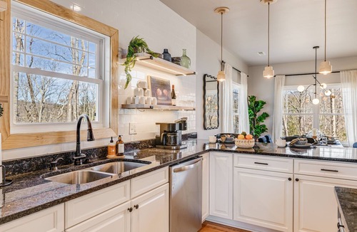 Hendersonville House | 4k SqFt, Massive Deck , Games, Spa, Sauna, Firepit