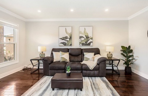 Lisgar House | 5 Bedroom Modern Family Home in Mississauga