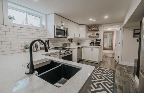 Jasper Place House | 5 min from WEM - 2 Bedroom Suite