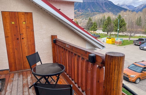 Fernie Condo | 5 Minute Drive to the Resort & Fernie.