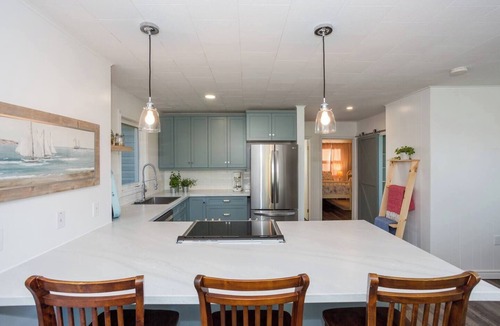 Anne's Land House | 5 Minutes to the beach. 3 Bedroom, water view Bungalow. Close to Cavendish