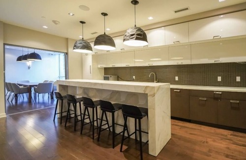 Downtown Toronto Condo | 5 minutes walking to CN Tower! Luxury 2 bed+2 bath condo Downtown Toronto