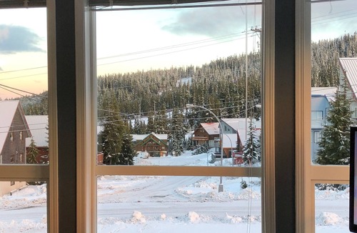 Courtenay Condo | 501 Paradise Ridge - Family Accomodation on Mt Washington