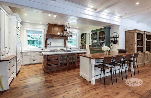 Muskoka Lakes Cottage | 6 bed, 8 bath Beautiful Lake Joe Compound! Sunsets, Boathouse, Sauna & Gym!