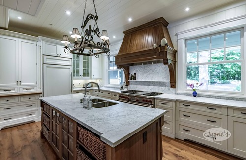 Muskoka Lakes Cottage | 6 bed, 8 bath Beautiful Lake Joe Compound! Sunsets, Boathouse, Sauna & Gym!
