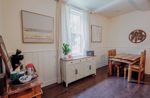 Innisfil House | 6 bed Elegant Farmhouse Oasis minutes to beach