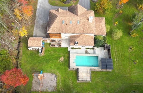 Cowansville House | 6-bedroom Heaven