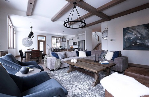 Silver Star Mountain House | 6 Bedroom Ski in/Out Hot Tub/Top on Chairlift NEW: Air-conditioning