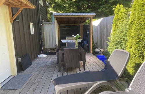 Tofino Cabin | 60 Steps to world renowned Chesterman Beach Super Clean Great Location!