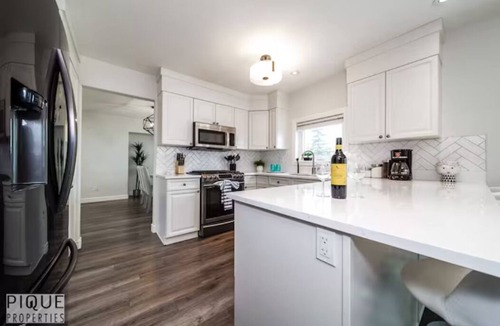 Northwest Edmonton House | 6B Luxury Home - Patio✔AC✔King Bed☆Park - WiFi