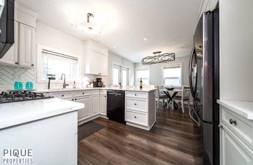Northwest Edmonton House | 6B Luxury Home - Patio✔AC✔King Bed☆Park - WiFi