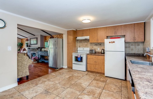 The Blue Mountains Ski Chalet | 7 Bdrm Chalet with Outdoor Pool (for Summer) and Hot Tub in Blue Mountain