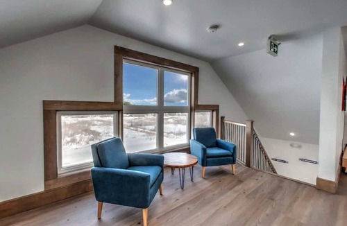 Collingwood Cottage | 7 bdrm Luxury,7 baths,Private Beach Access, Hot Tub